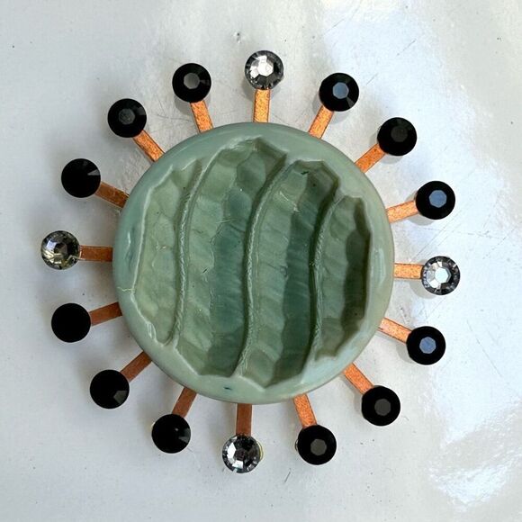 Vintage Upcycled Atomic Starburst Refrigerator Magnet Buttons Rhinestones Green - Picture 4 of 5